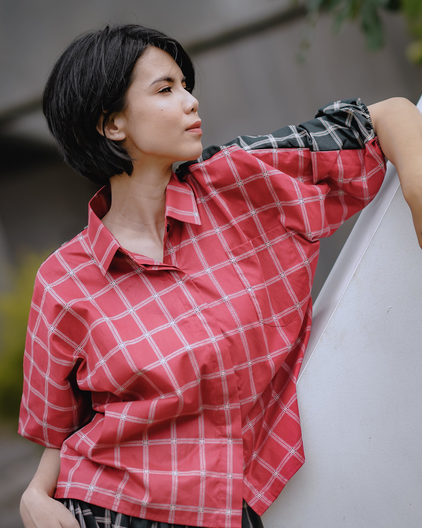 BASIC SQUARE PUFFY TOP IN BLACK MAROON