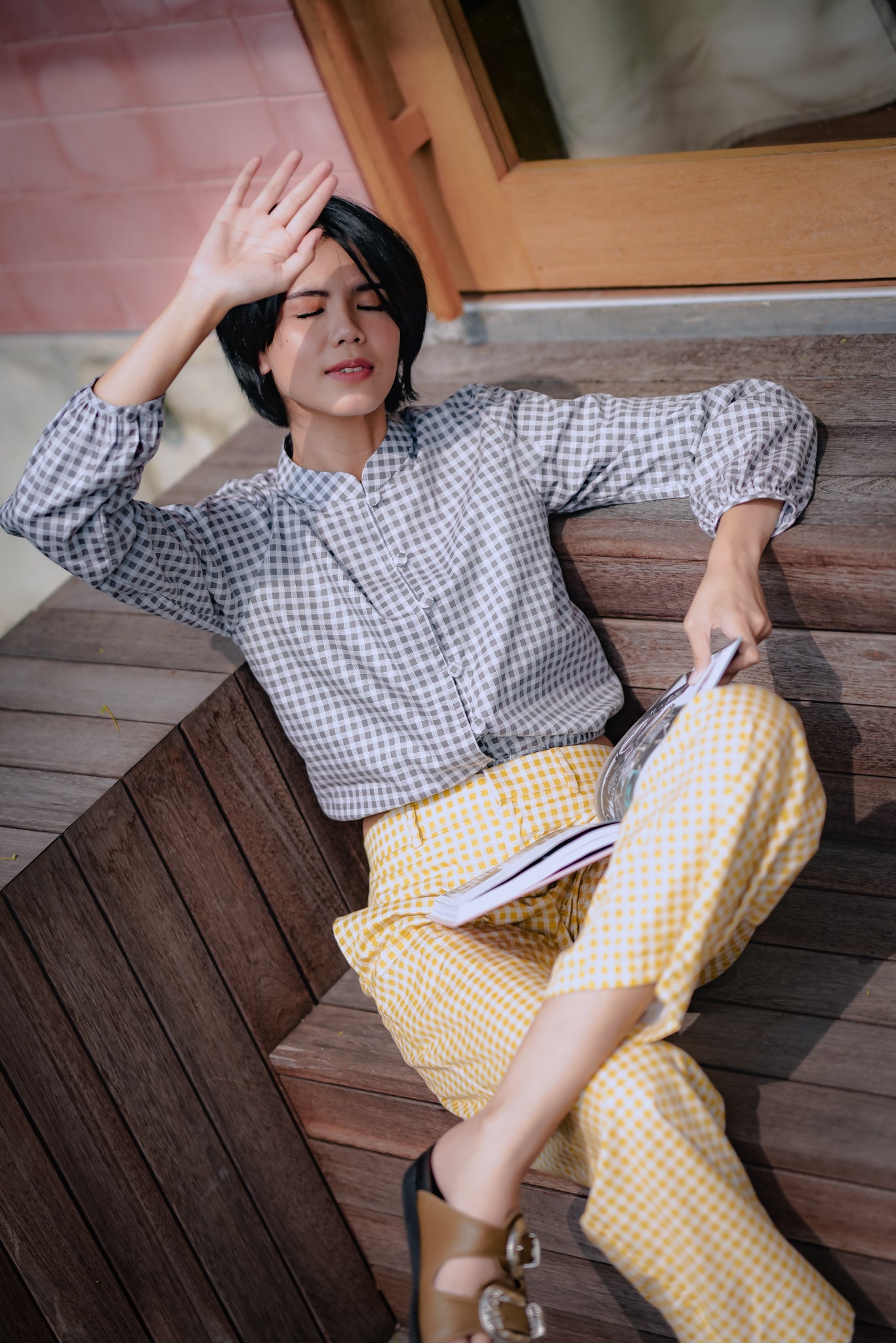 BASIC GINGHAM CROP BLOUSE IN GREY