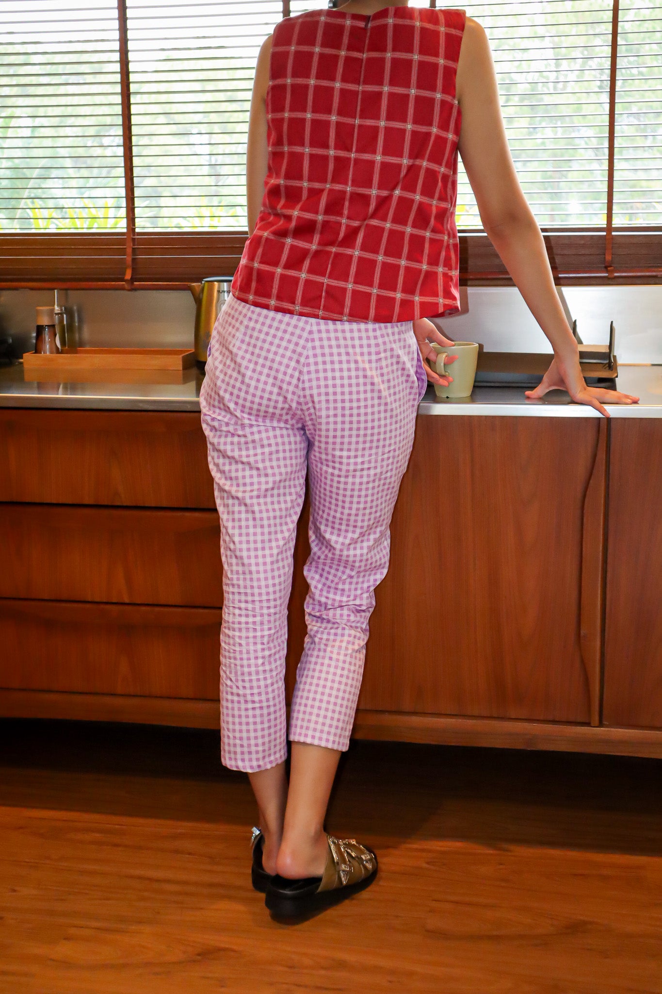 BASIC GINGHAM PENCIL PANTS IN LILAC
