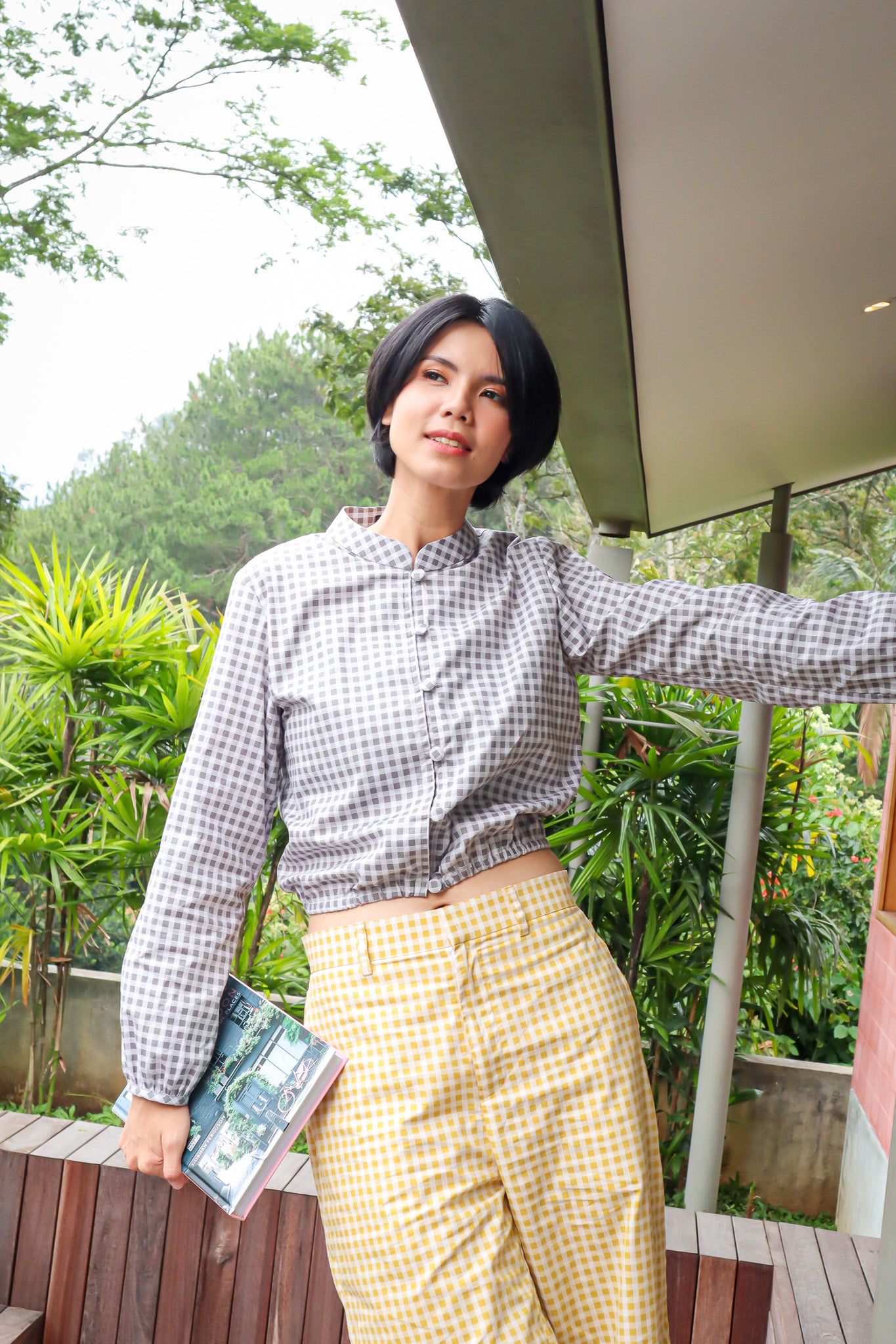 BASIC GINGHAM CROP BLOUSE IN GREY