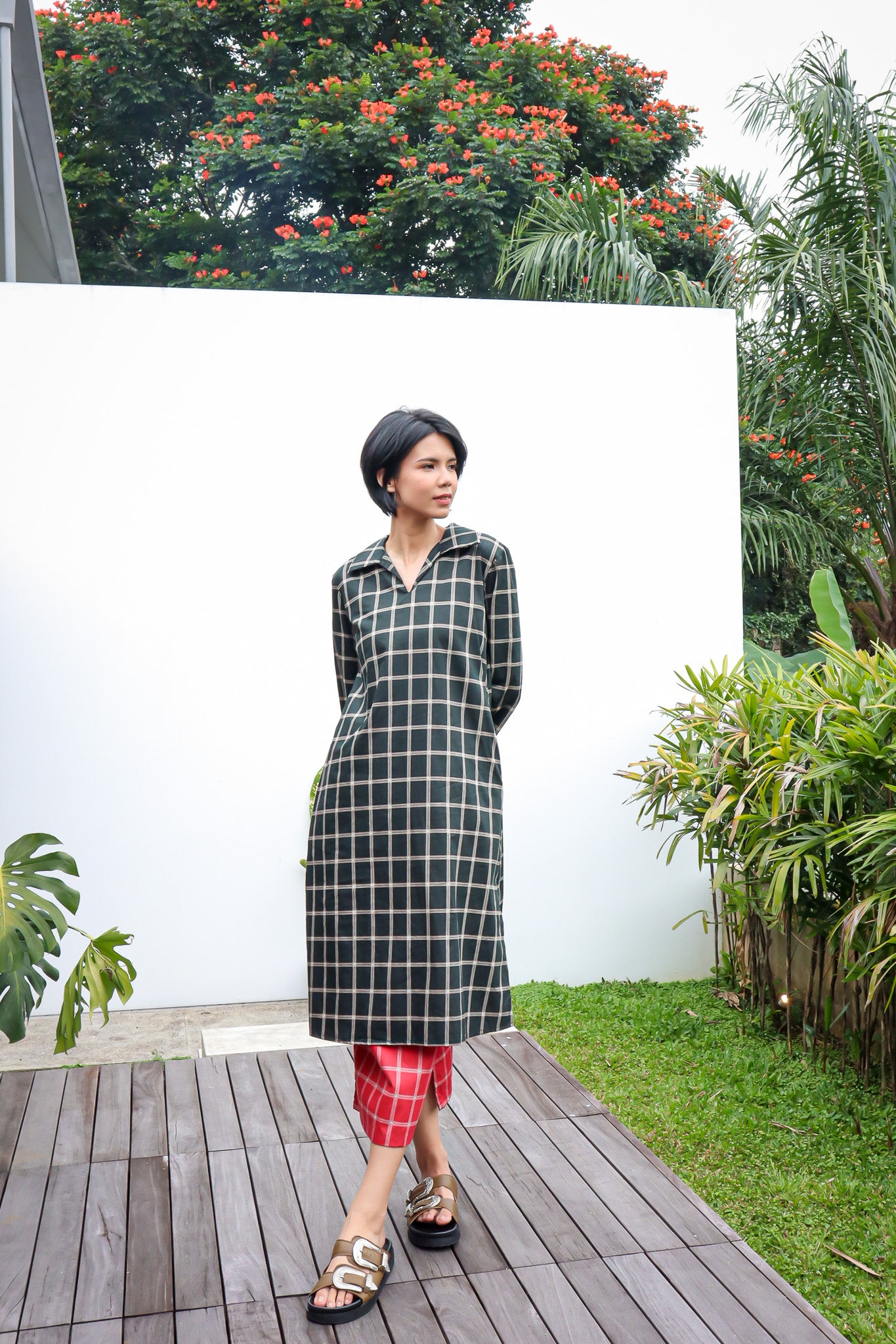 BASIC SQUARE LONG BLOUSE IN BLACK