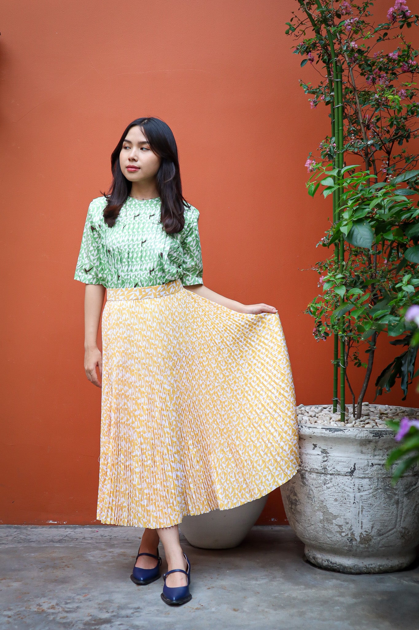 HORIZON UMBRELLA PLEATS SKIRT IN YELLOW