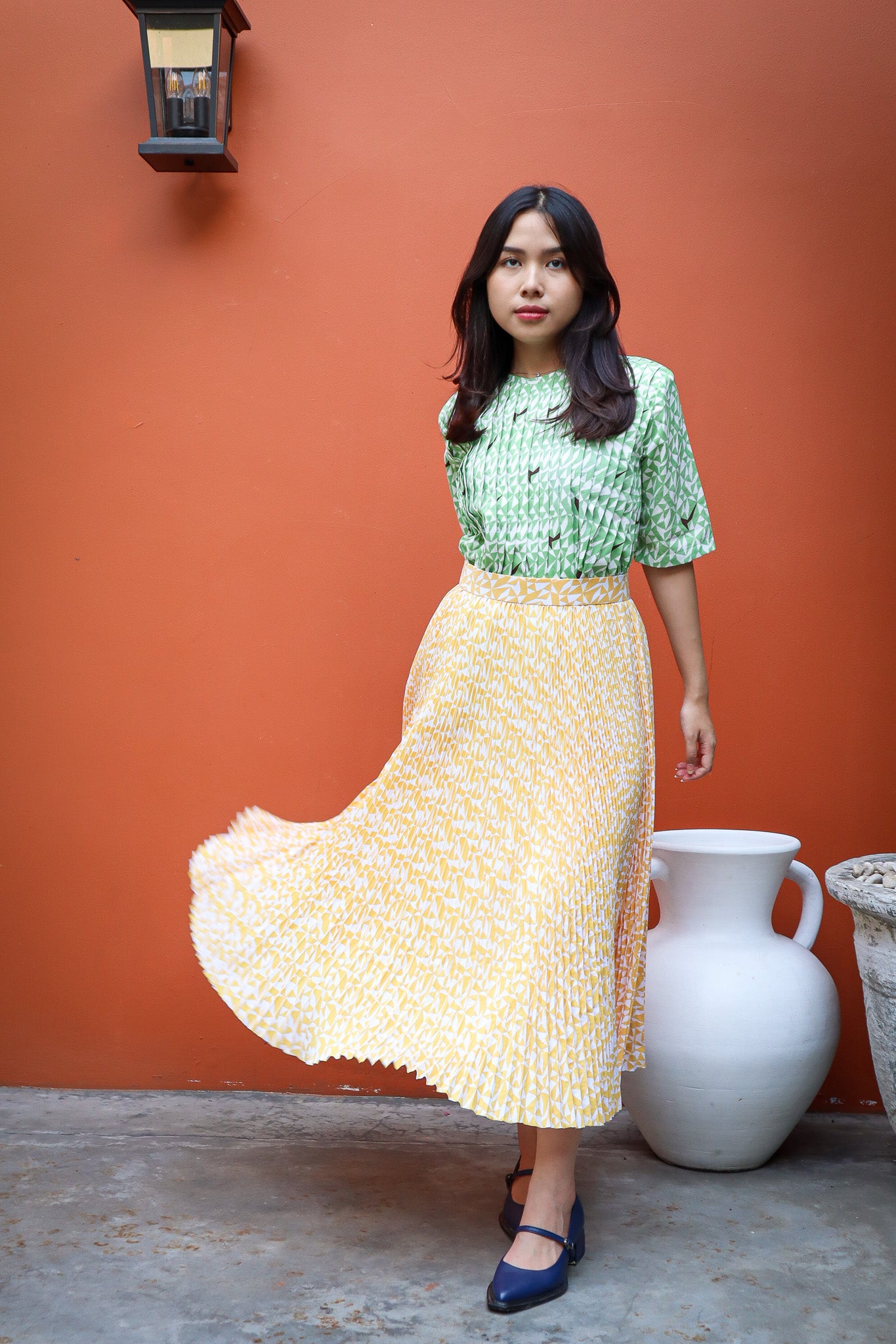 HORIZON UMBRELLA PLEATS SKIRT IN YELLOW