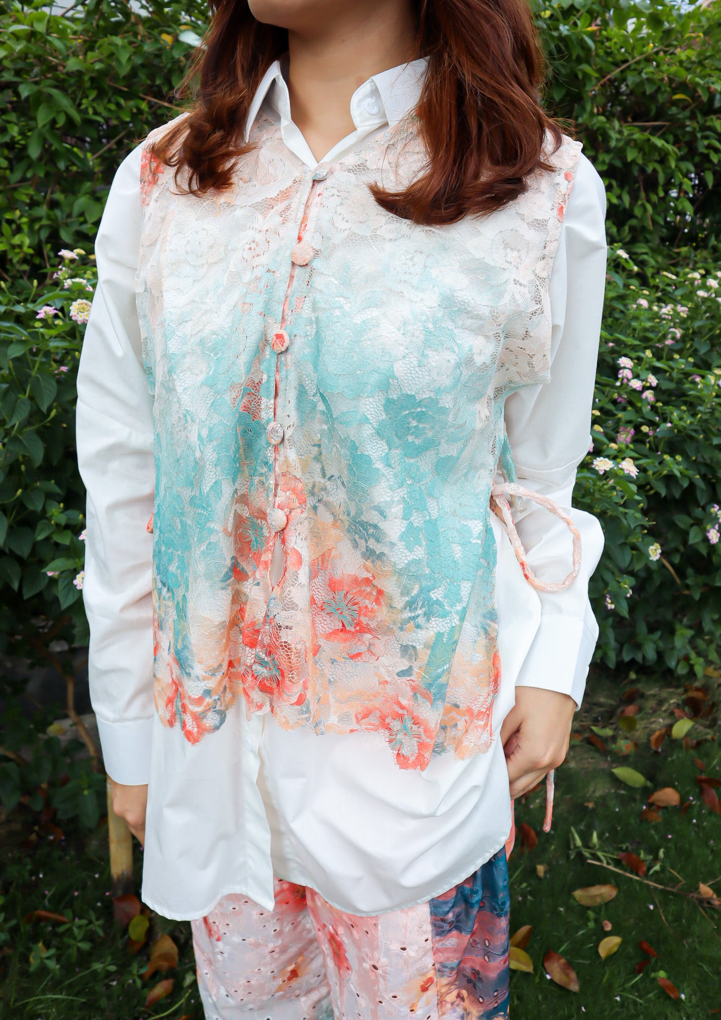BLOOMING RAYA LACE BUTTON VEST