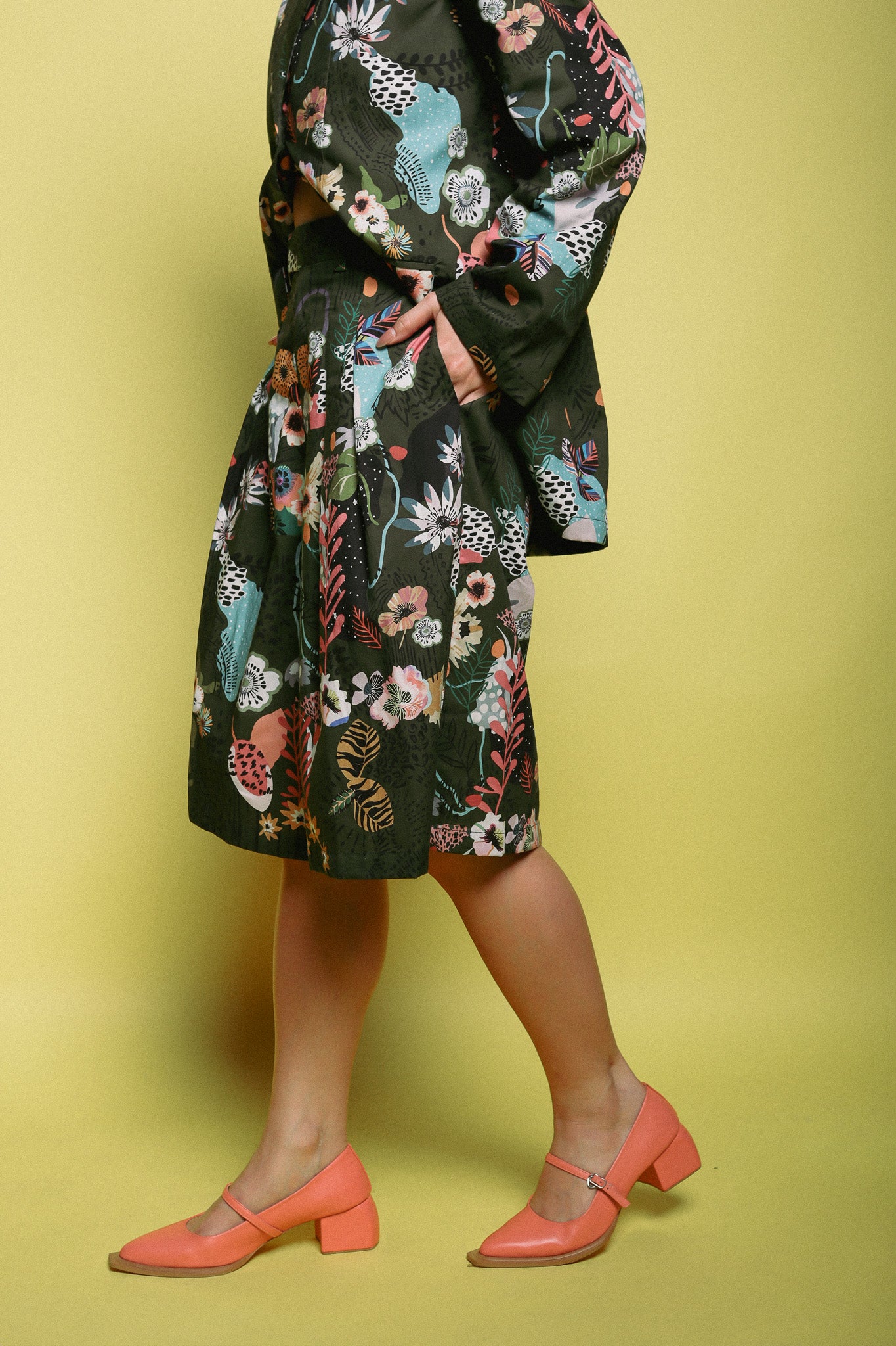 CHRYSANT BERMUDA PANTS IN GREEN