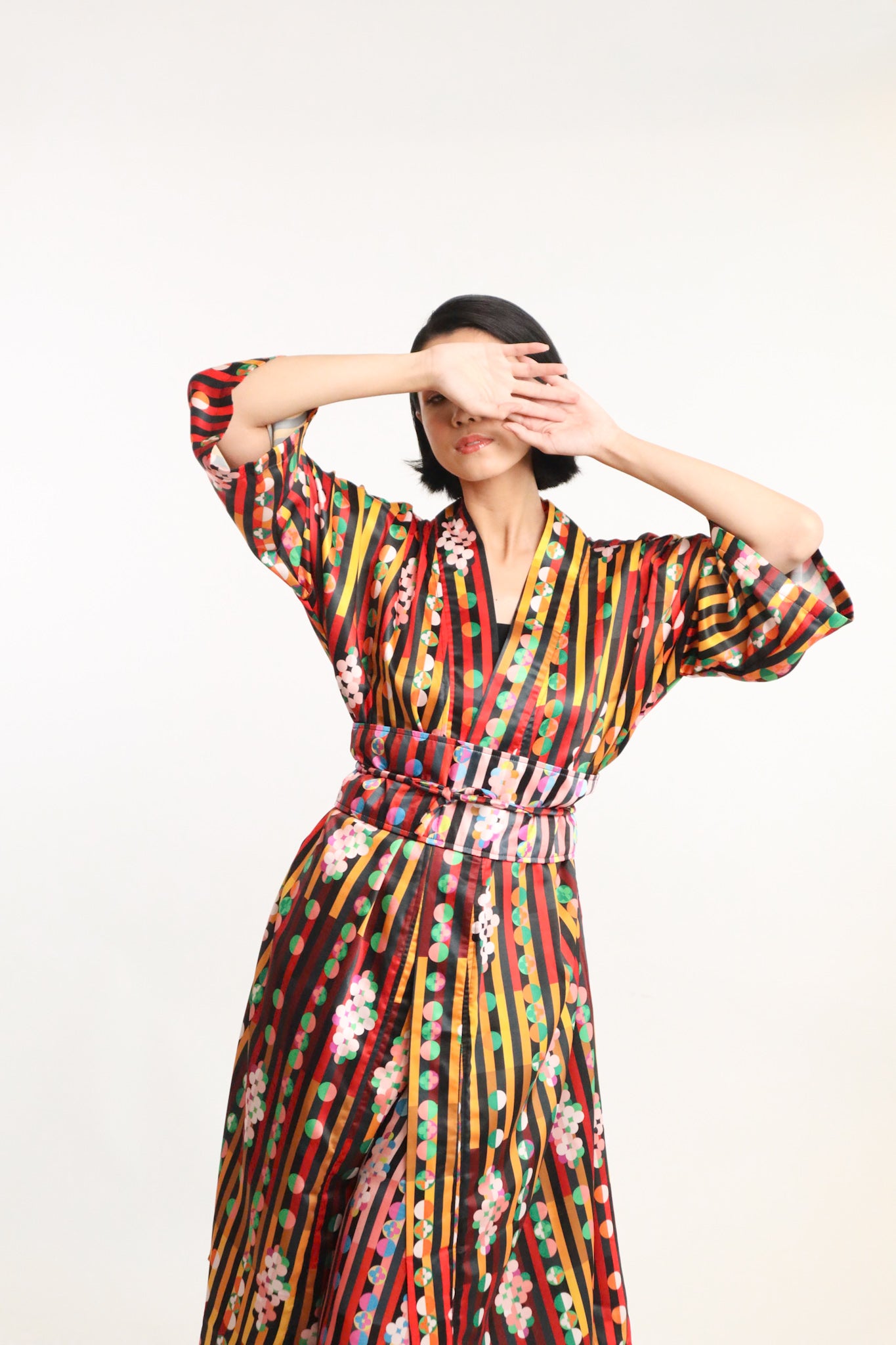 LUMINANCE KIMONO IN GOLD