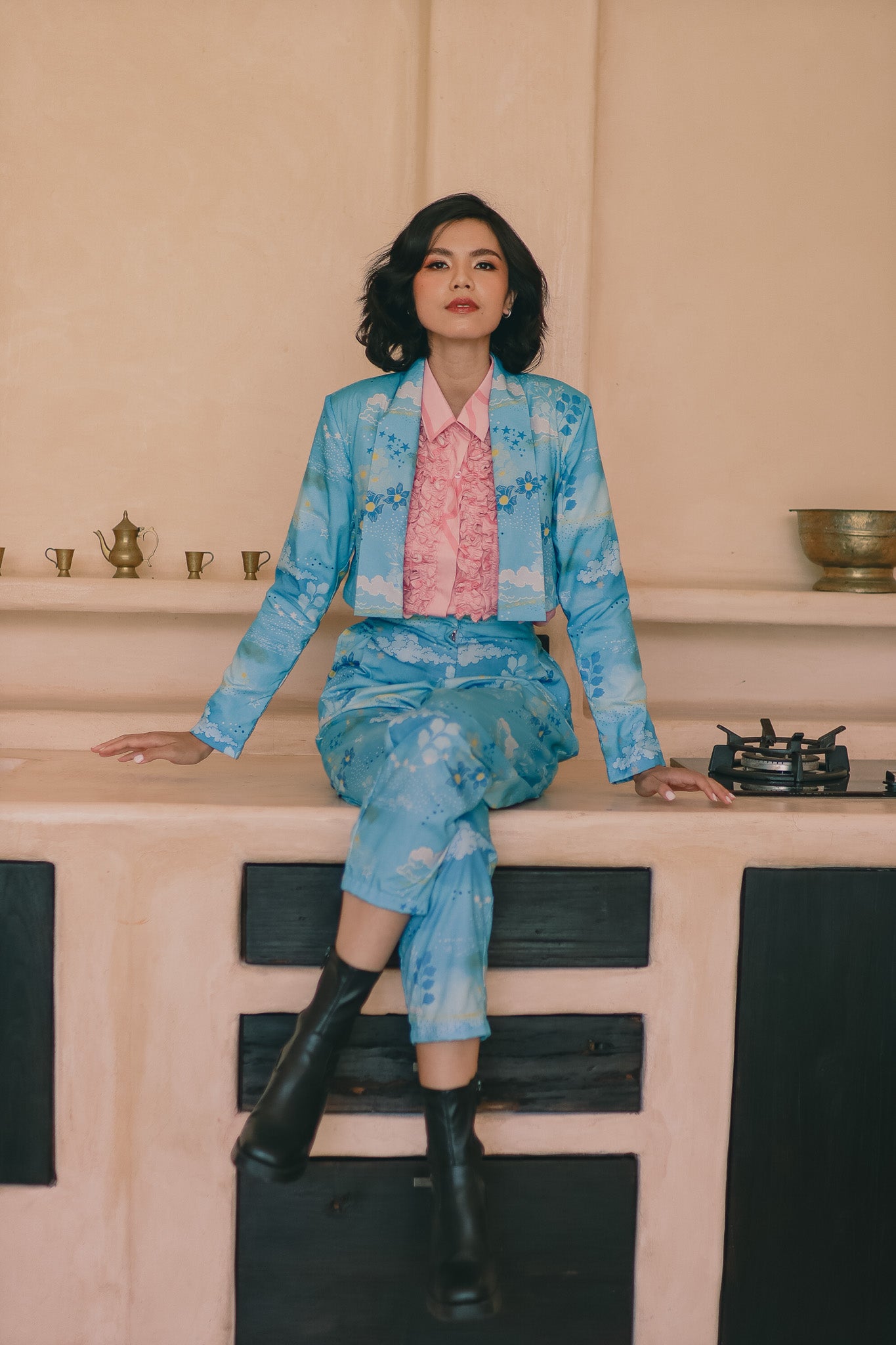 CALLA X ADINIA CROP BLAZER IN BLUE