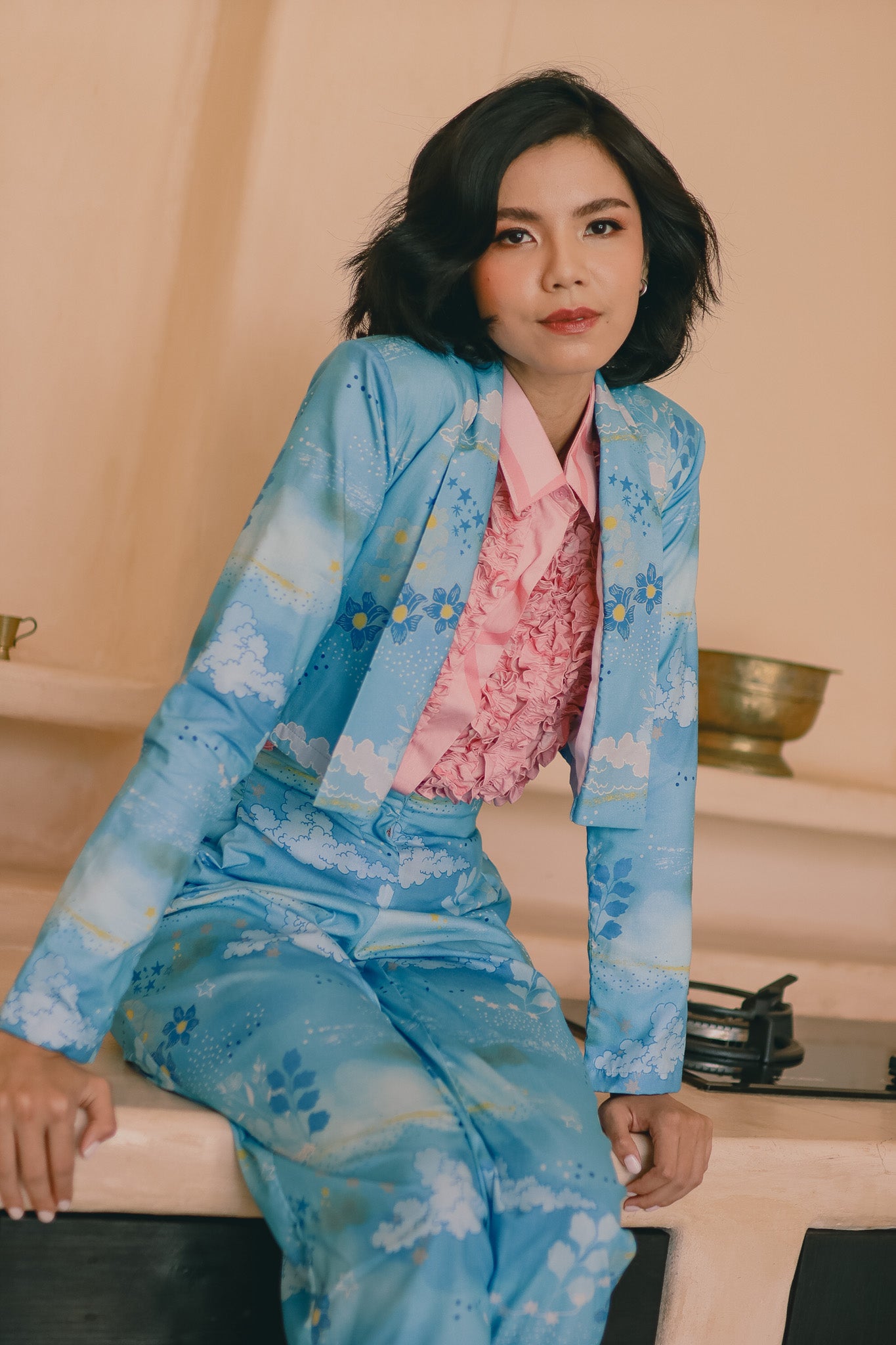 CALLA X ADINIA CROP BLAZER IN BLUE