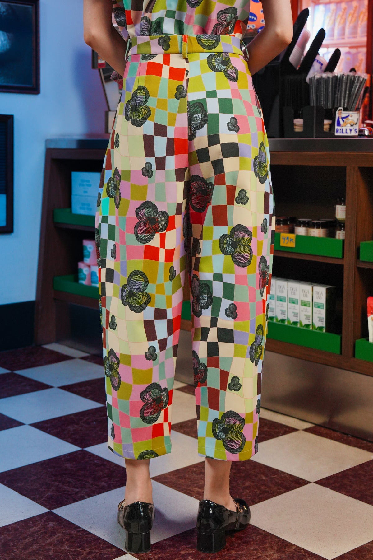 Lucid Bloom Tapered Pants - Hues