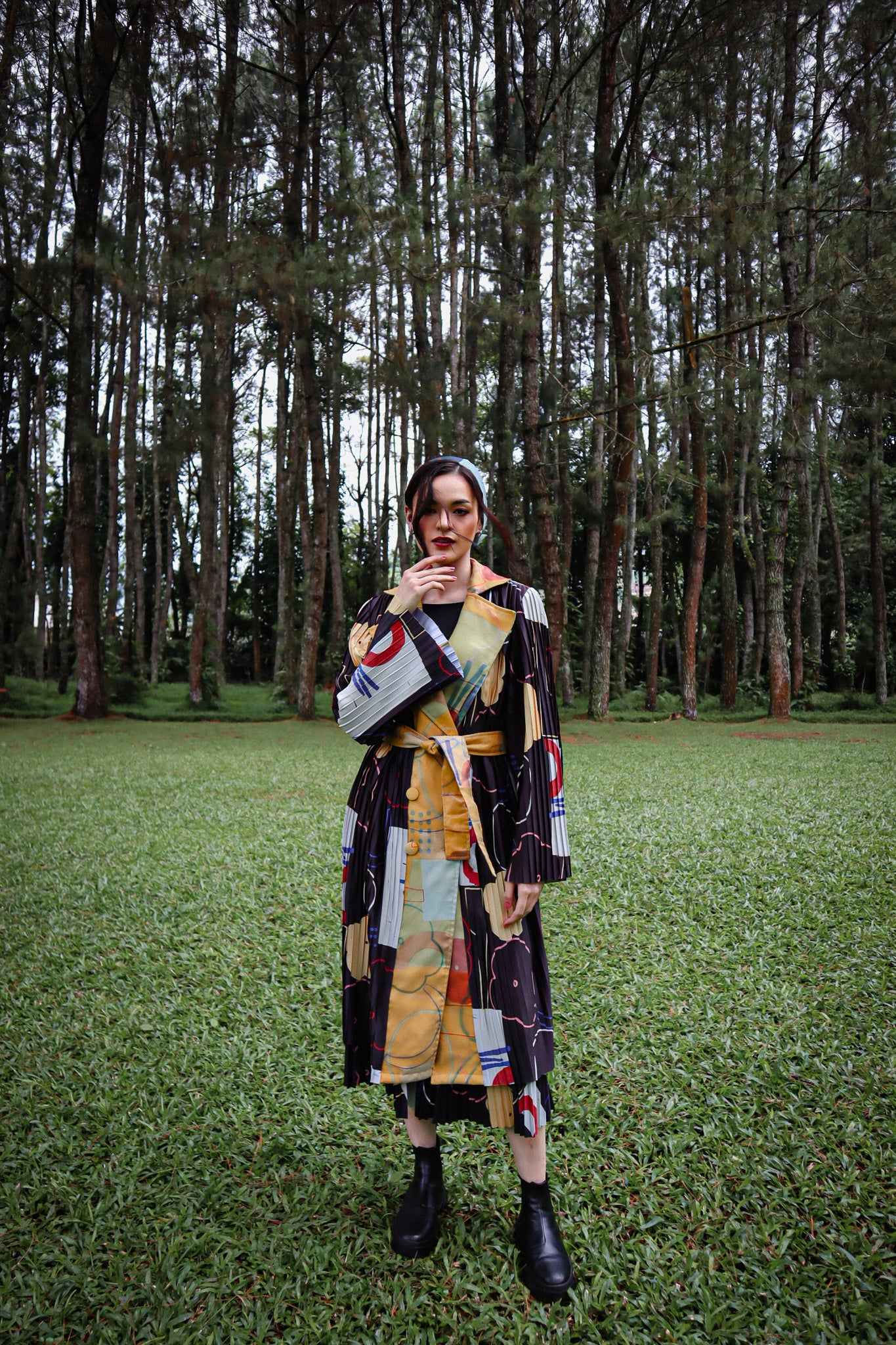 BEAU BLACK PLEATS TRENCH COAT