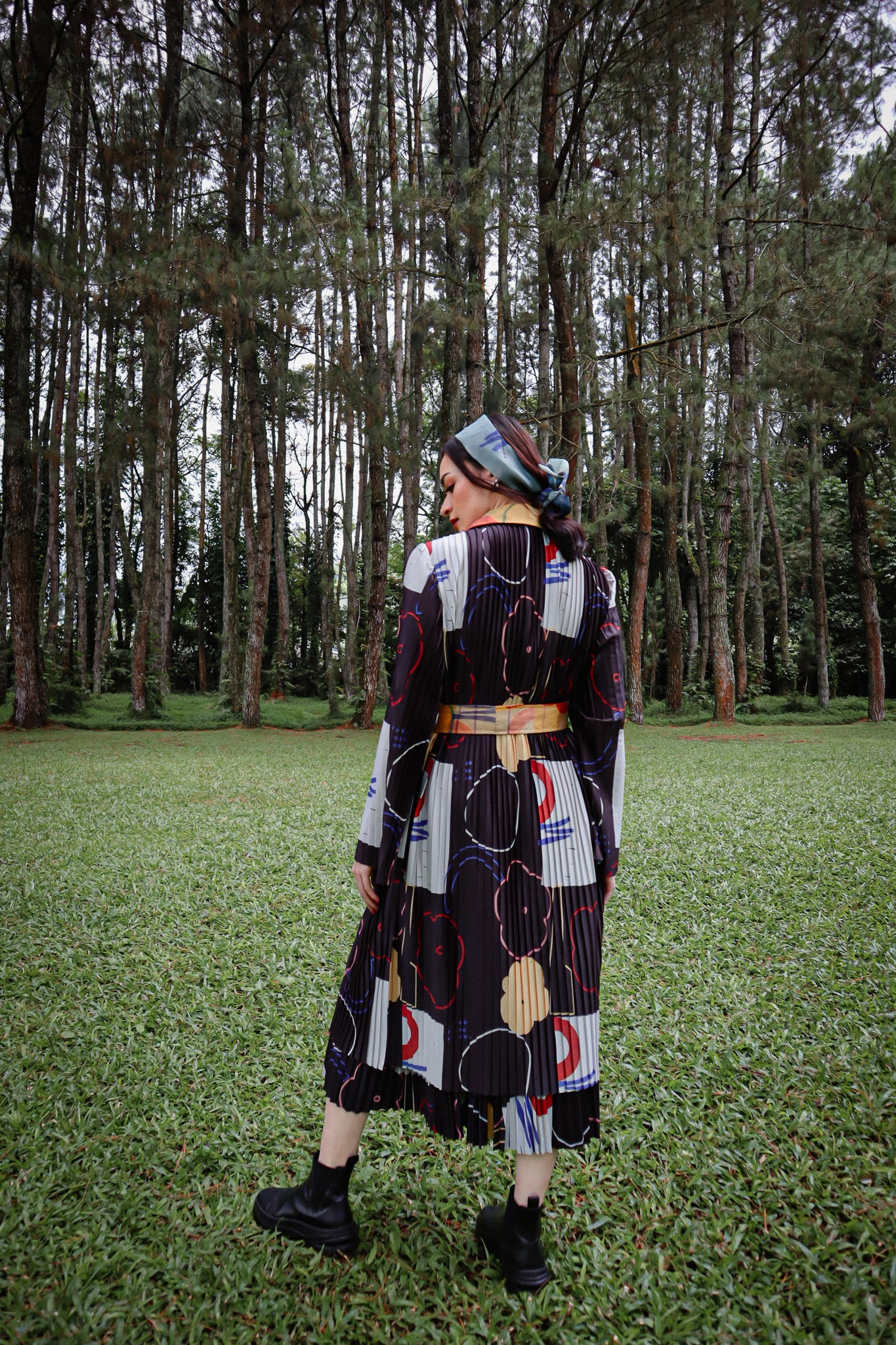 BEAU BLACK PLEATS TRENCH COAT