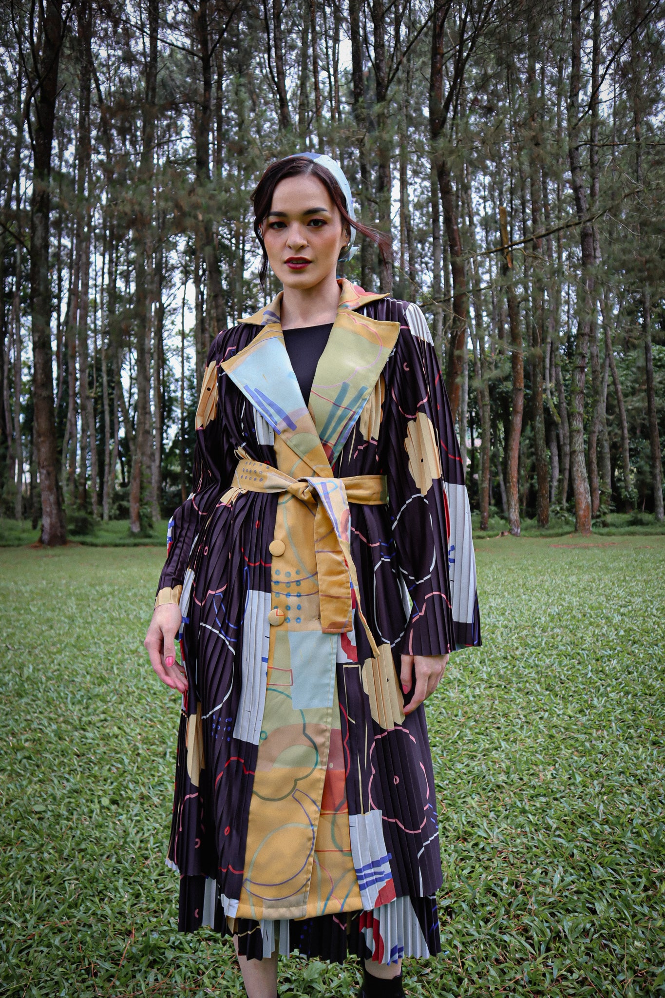 BEAU BLACK PLEATS TRENCH COAT