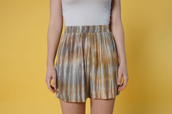 TIE DYE PAINTED LINE SHORT PANTS
