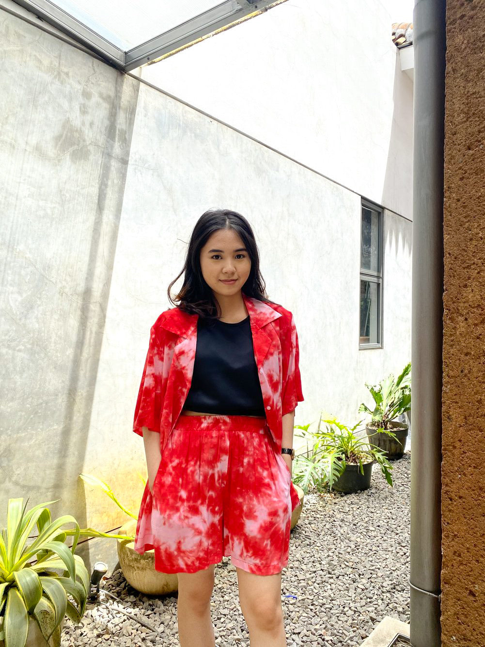 TIE DYE RED ABSTRAK SHORT PANTS