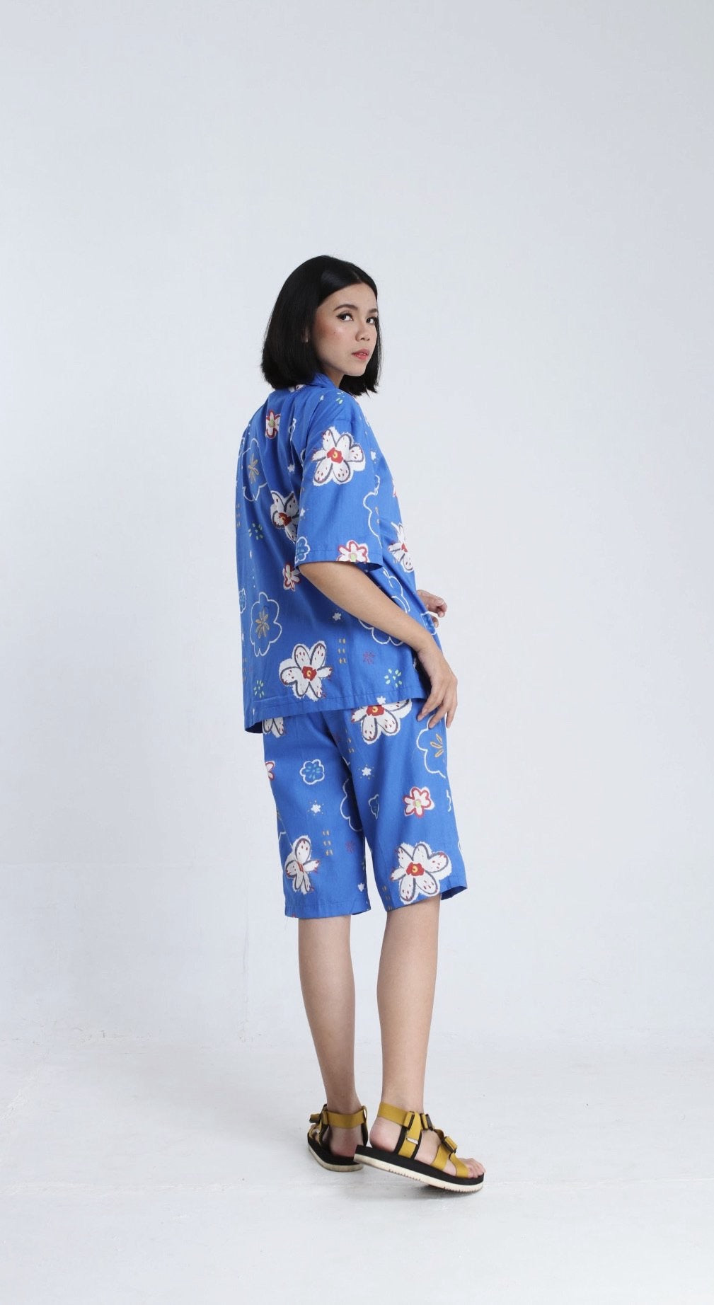 BLUE MIDI BERMUDA PANTS