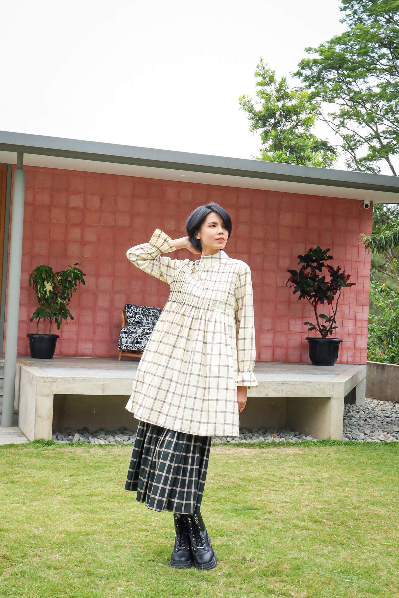 BASIC SQUARE PLEATED LONG BLOUSE IN CREAM