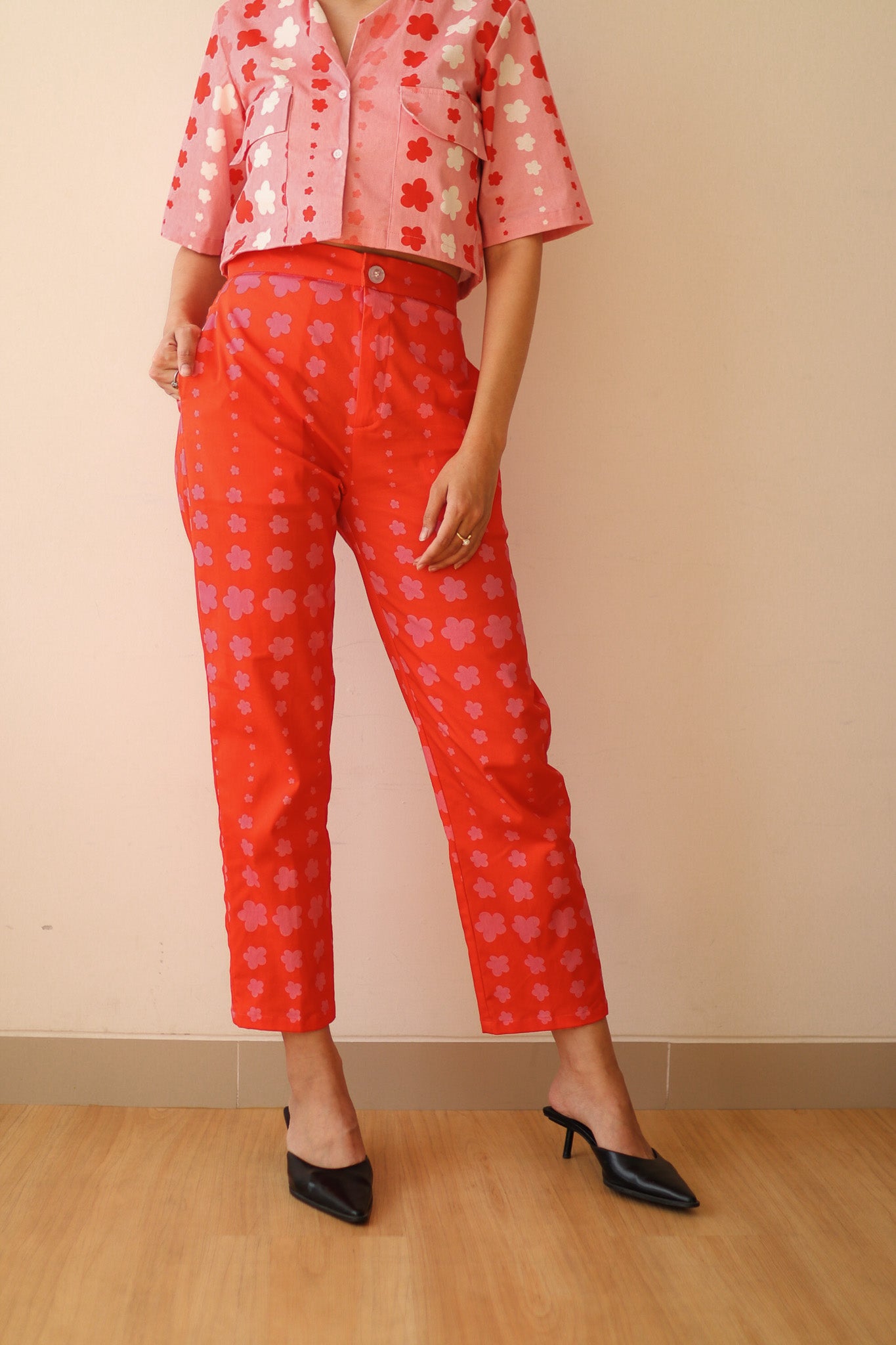 STARS PIPE TROUSERS IN RED