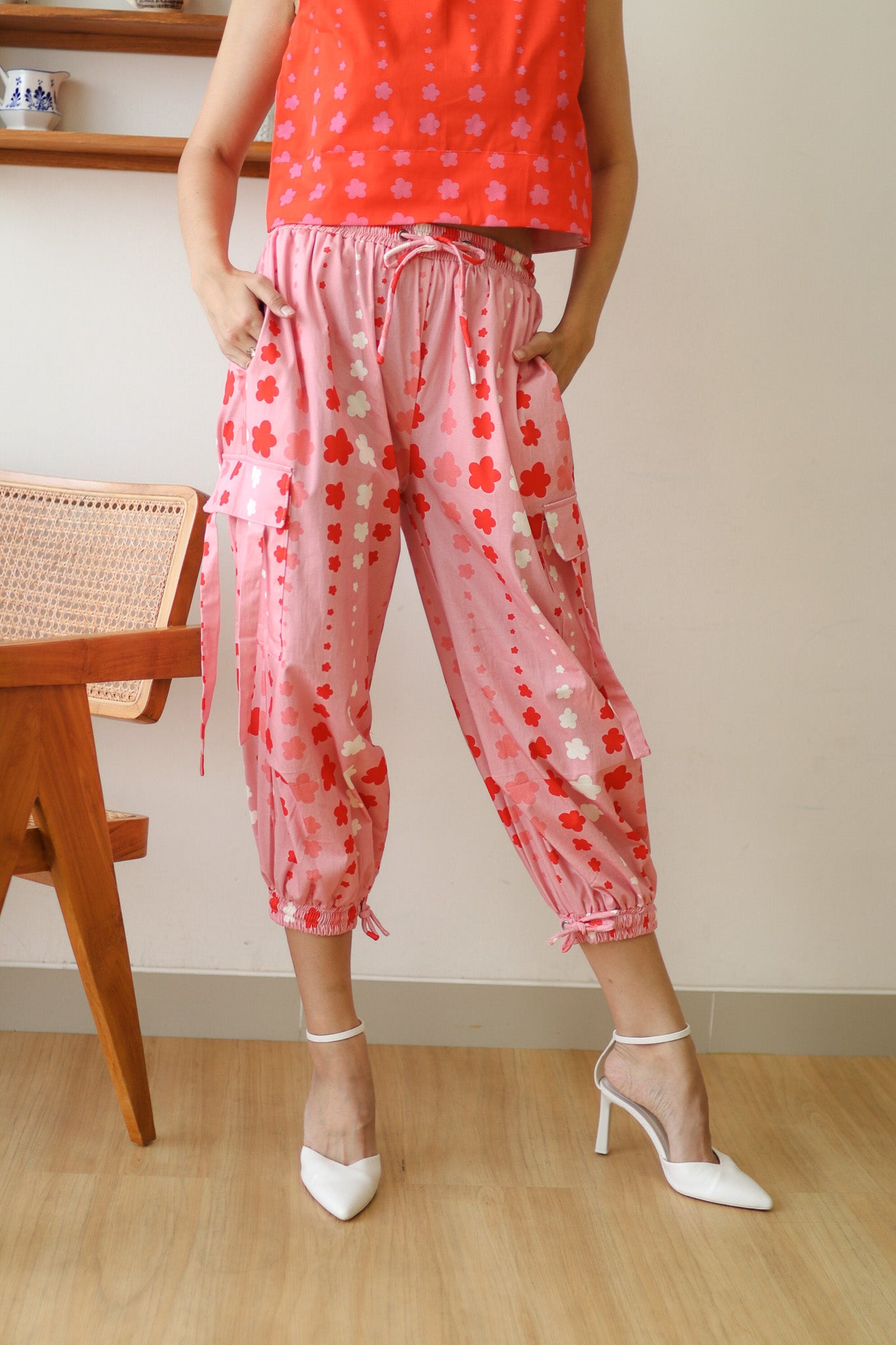 STARS CARGO PANTS IN PINK