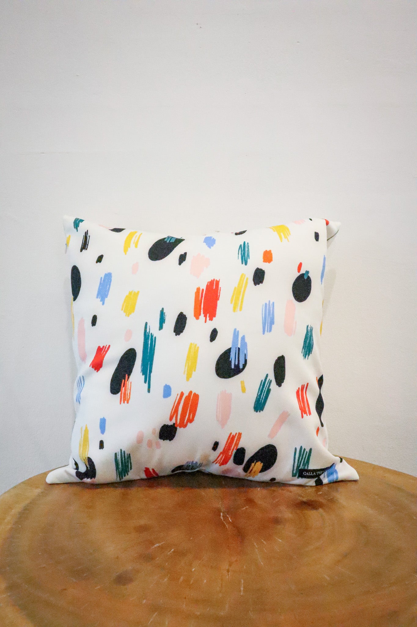 WHITE CUSHION COVER