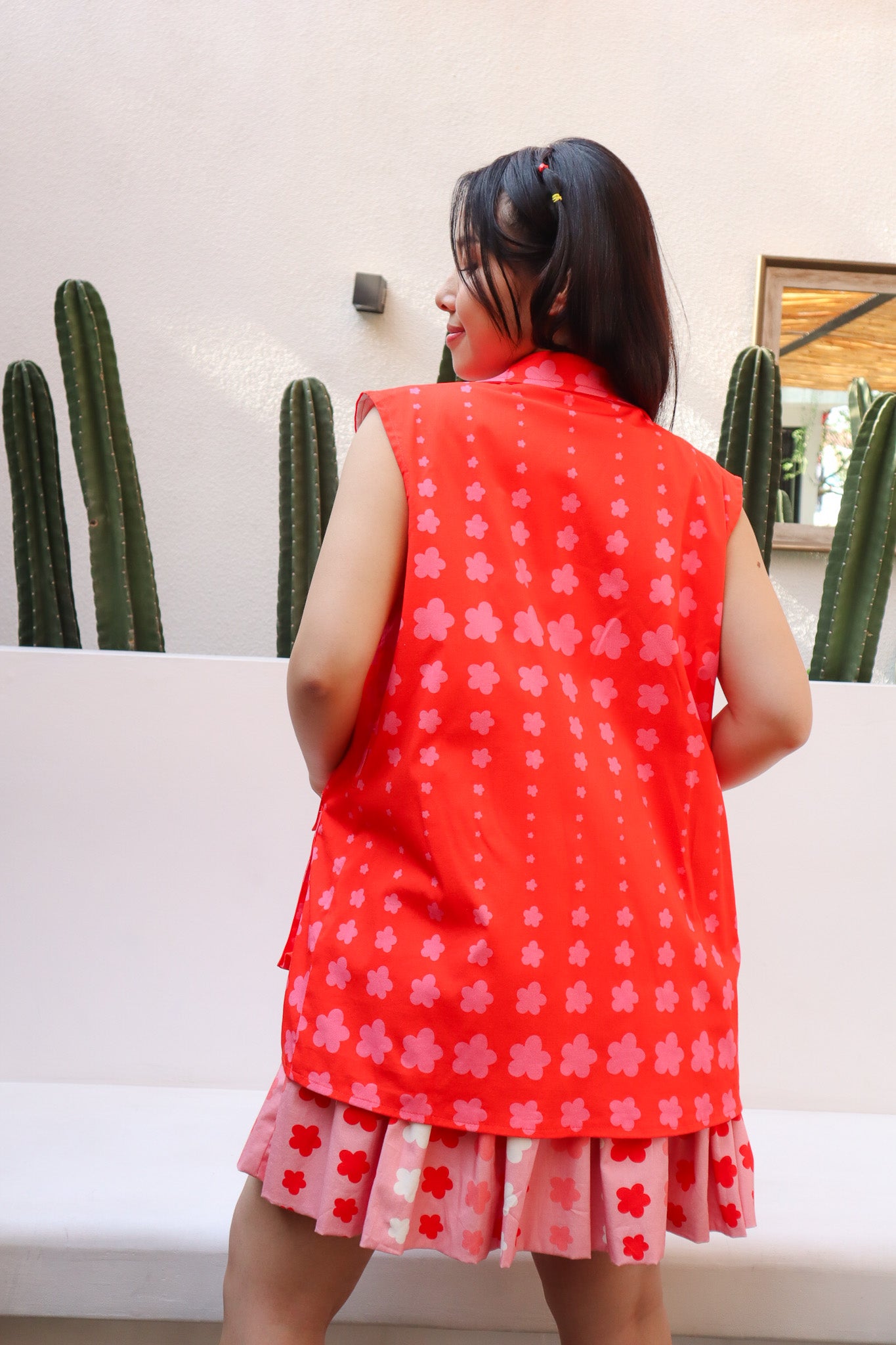 STARS SLEEVELESS BLAZER IN RED