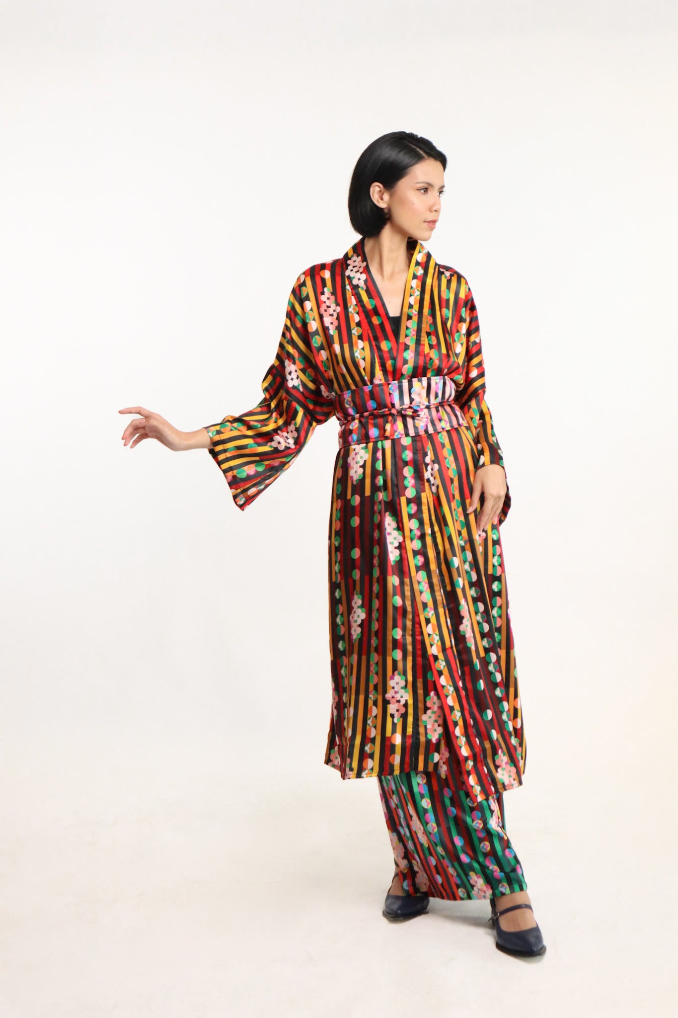 LUMINANCE KIMONO IN GOLD