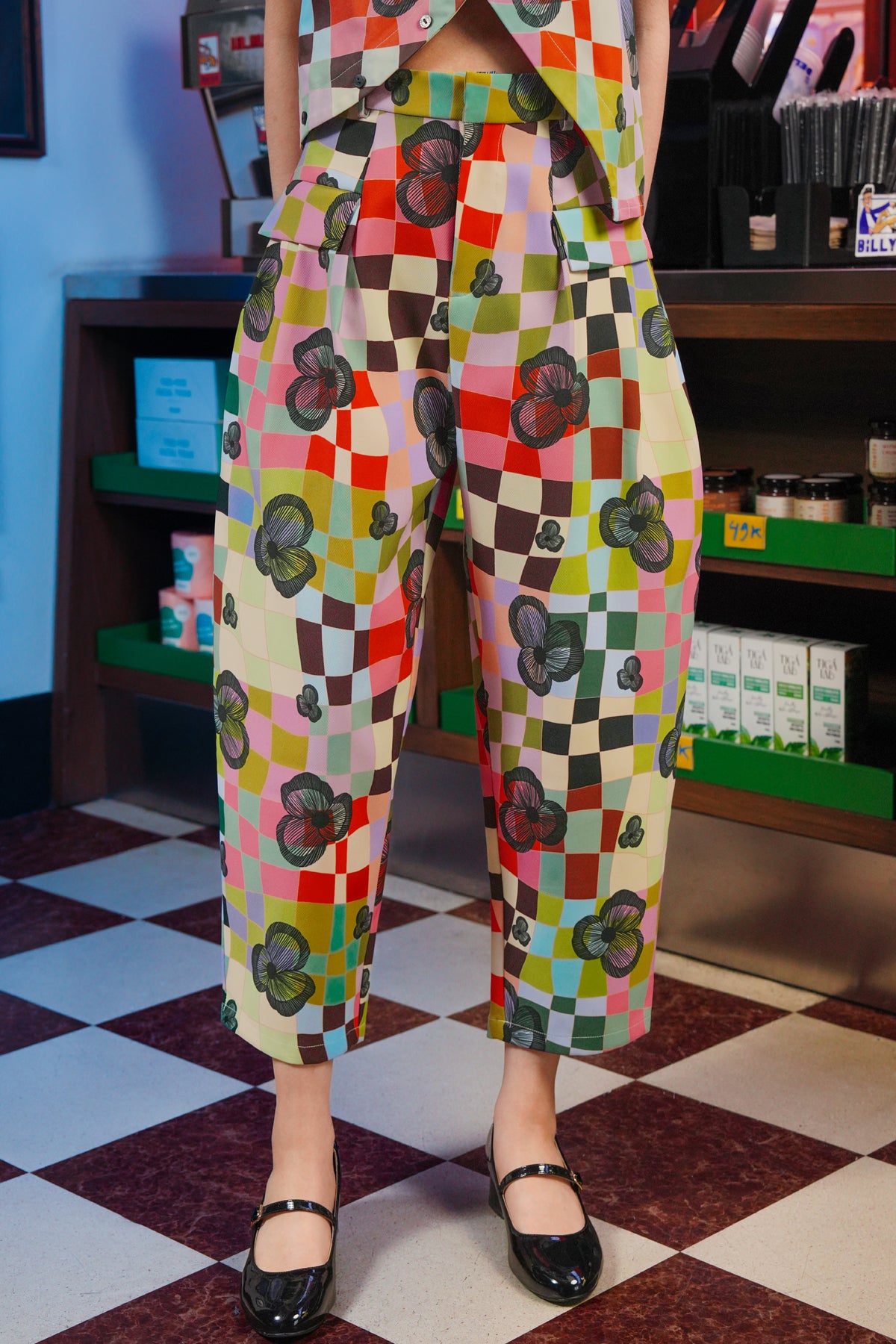 Lucid Bloom Tapered Pants - Hues