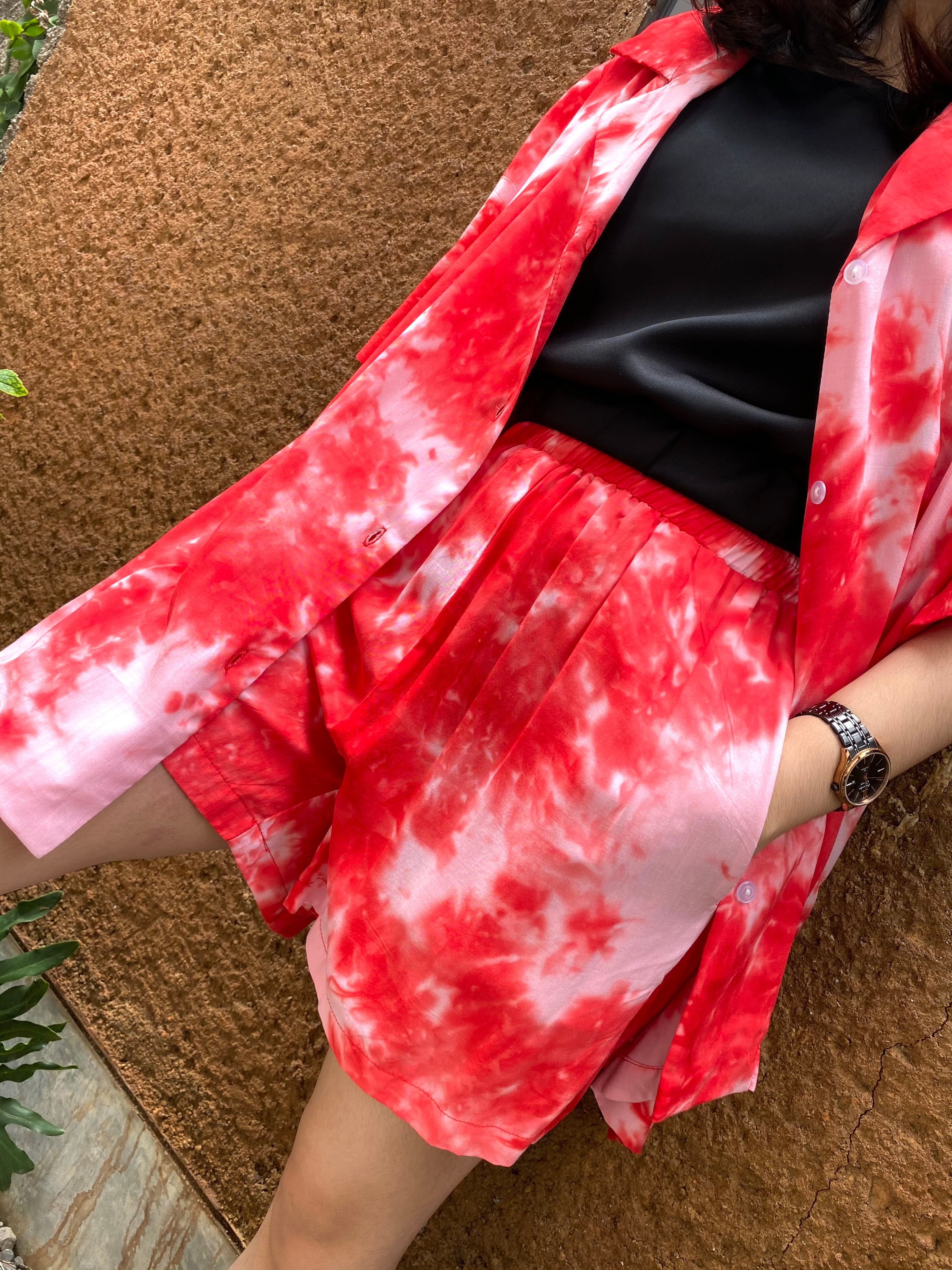 TIE DYE RED ABSTRAK SHORT PANTS